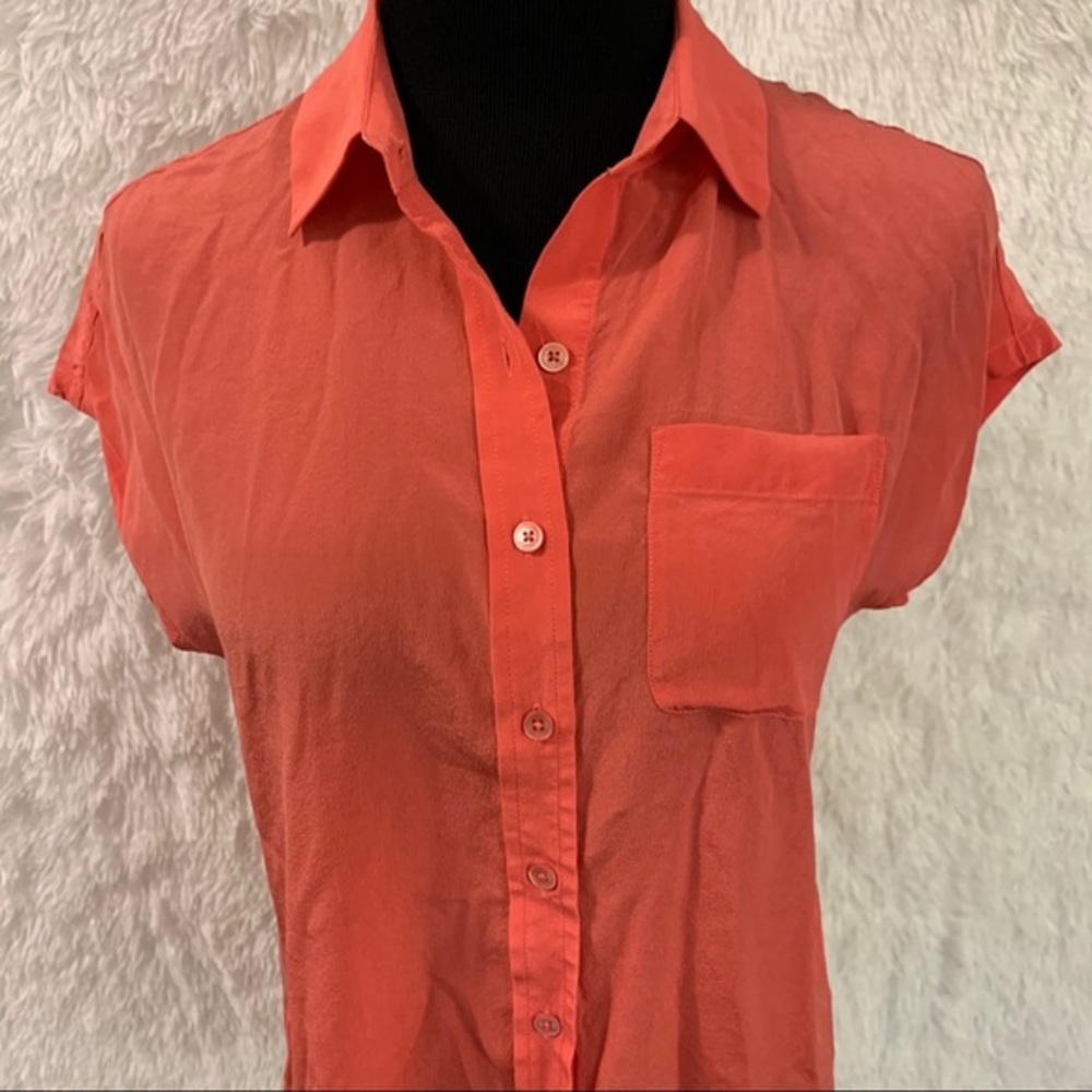 Tommy Bahama Woman’s Pink Button Down Collard Short Sleeve Shirt - Picture 2 of 9
